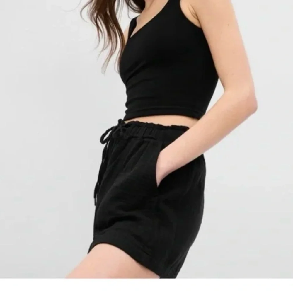gap black crinkle gauze shorts